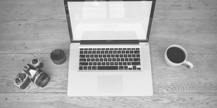 Professionelle Website erstellen 2026: So geht's