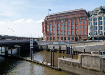 Umzug in Hamburg planen: Kosten & Checkliste 2026